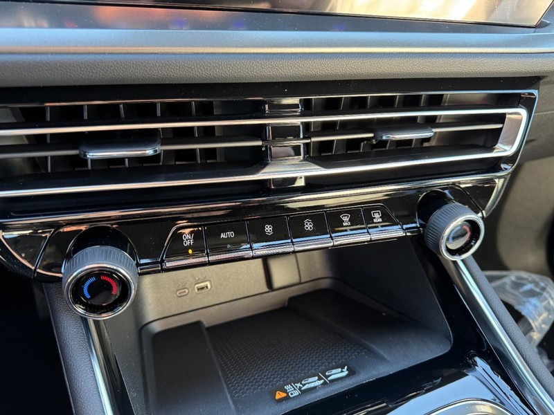 Chevrolet Traverse Vehicle Image 13