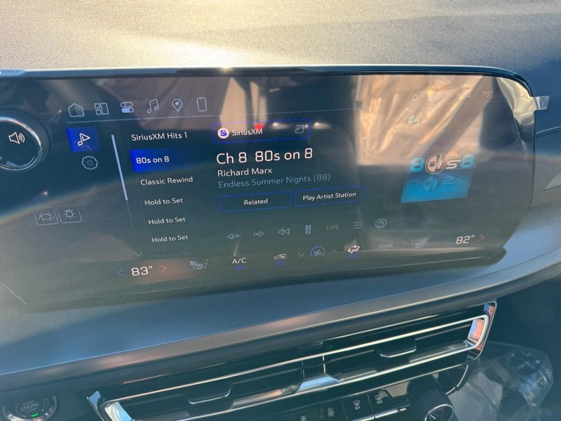 Chevrolet Traverse Vehicle Image 14