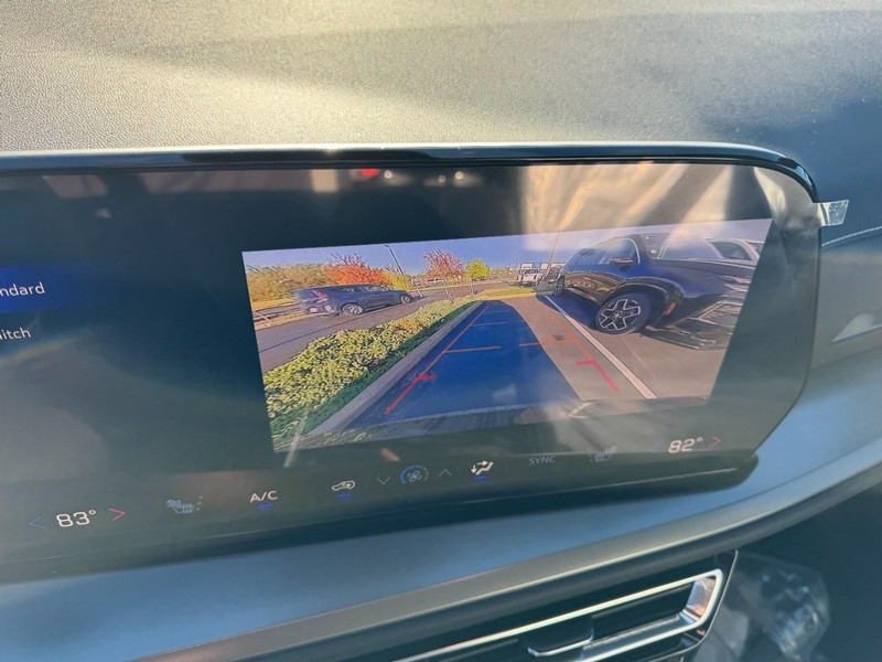 Chevrolet Traverse Vehicle Image 16