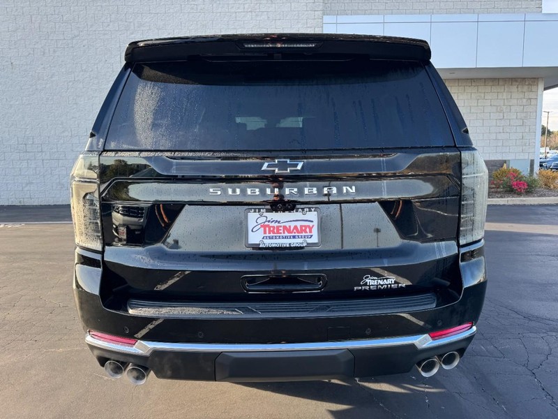 Chevrolet Suburban Vehicle Image 04