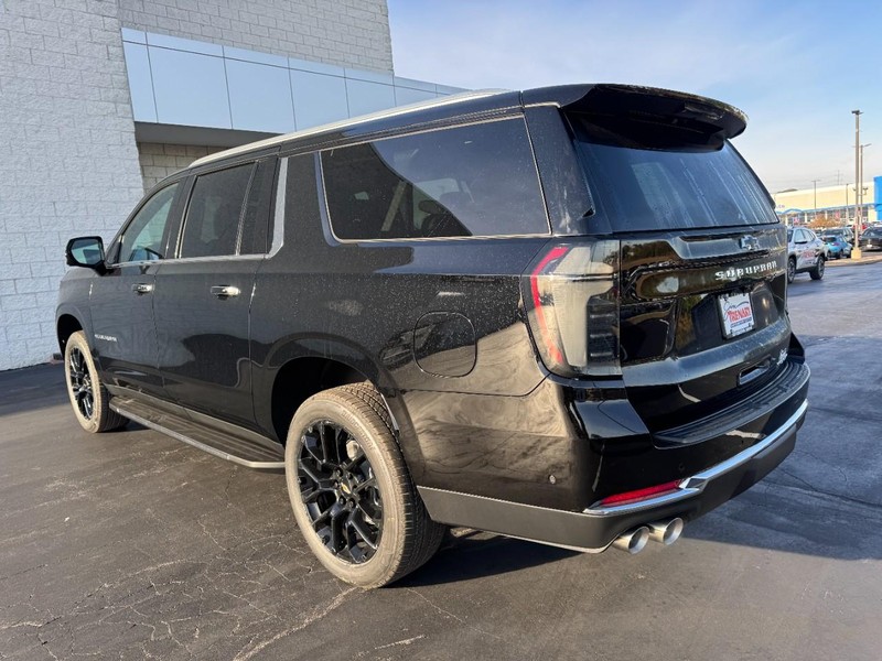 Chevrolet Suburban Vehicle Image 05