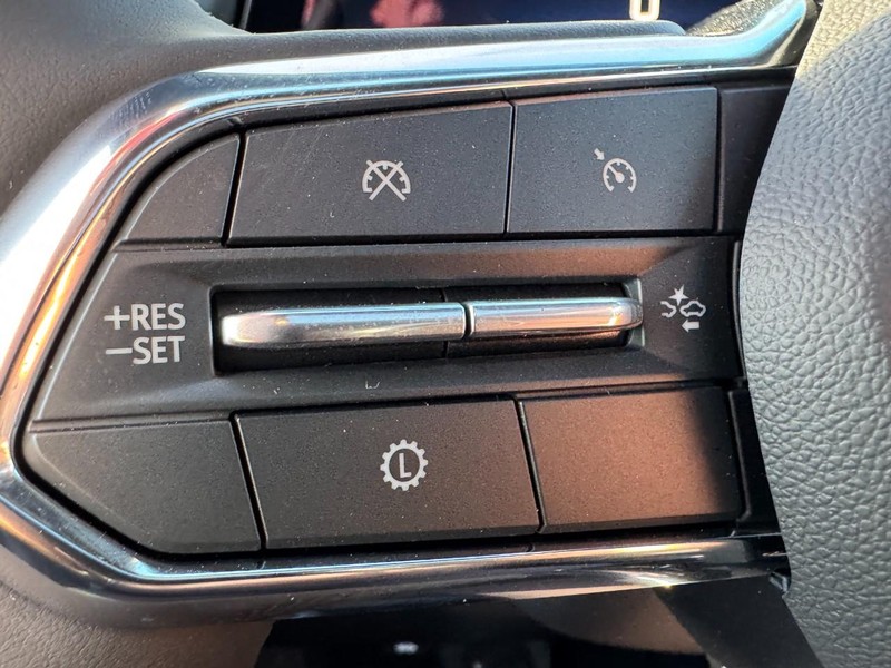 Chevrolet Suburban Vehicle Image 14