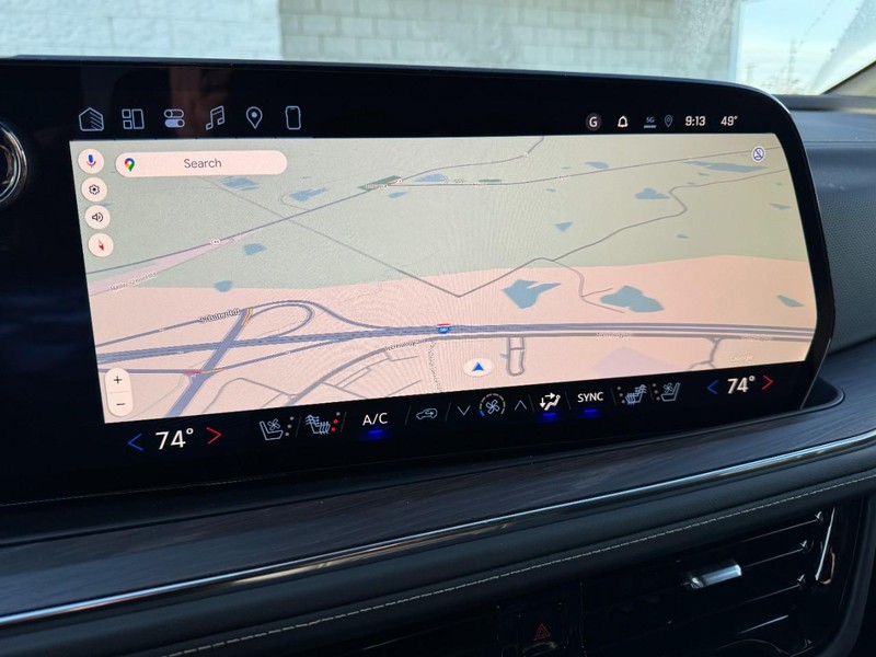 Chevrolet Suburban Vehicle Image 17