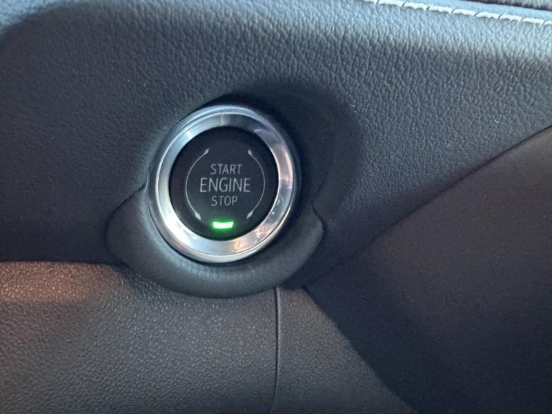 Chevrolet Suburban Vehicle Image 19