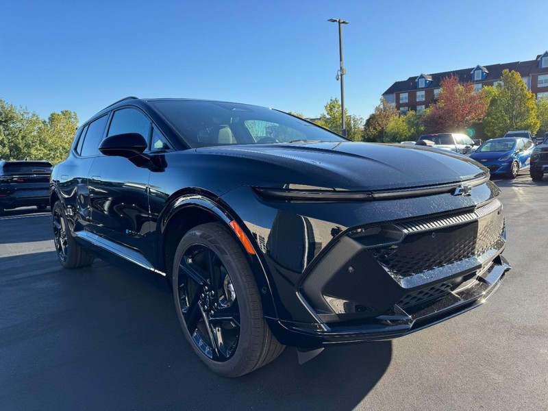 Chevrolet Equinox EV Vehicle Image 02