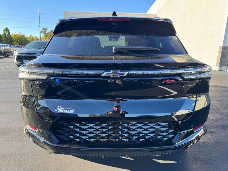 Chevrolet Equinox EV Vehicle Image 04