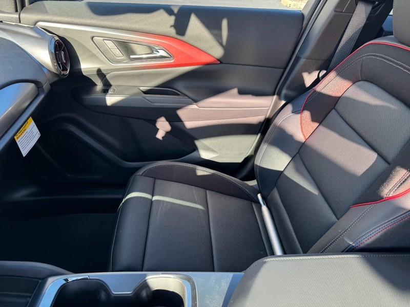 Chevrolet Equinox EV Vehicle Image 06