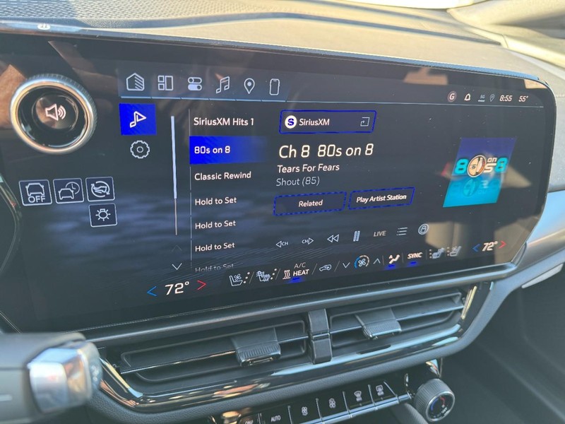 Chevrolet Equinox EV Vehicle Image 12