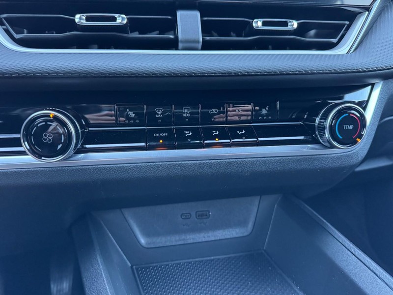 Chevrolet Equinox Vehicle Image 13