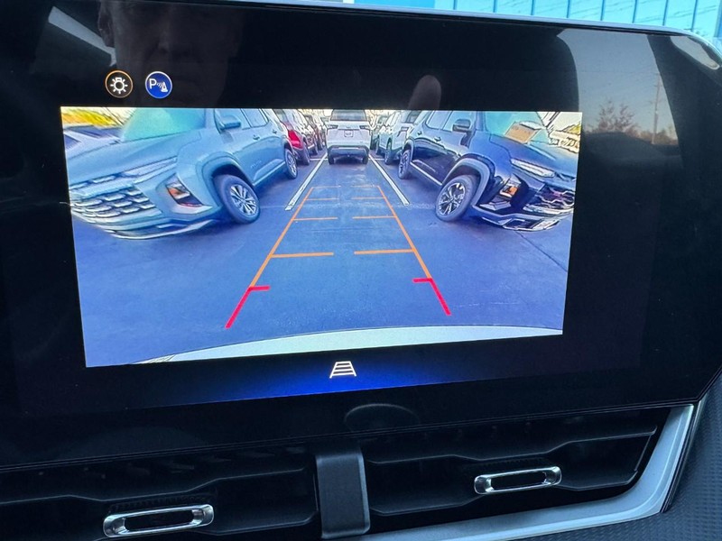 Chevrolet Equinox Vehicle Image 16