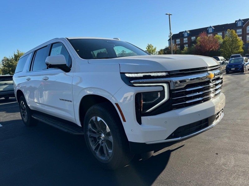 Chevrolet Suburban Vehicle Image 02