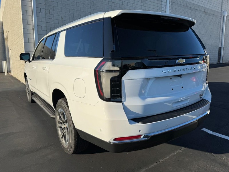 Chevrolet Suburban Vehicle Image 05