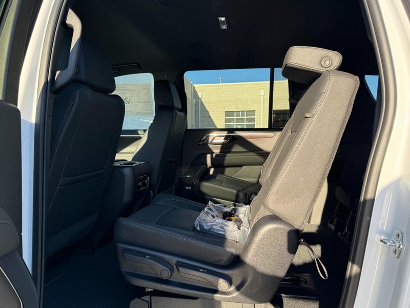 Chevrolet Suburban Vehicle Image 07