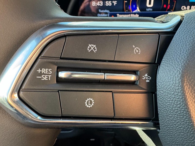 Chevrolet Suburban Vehicle Image 13