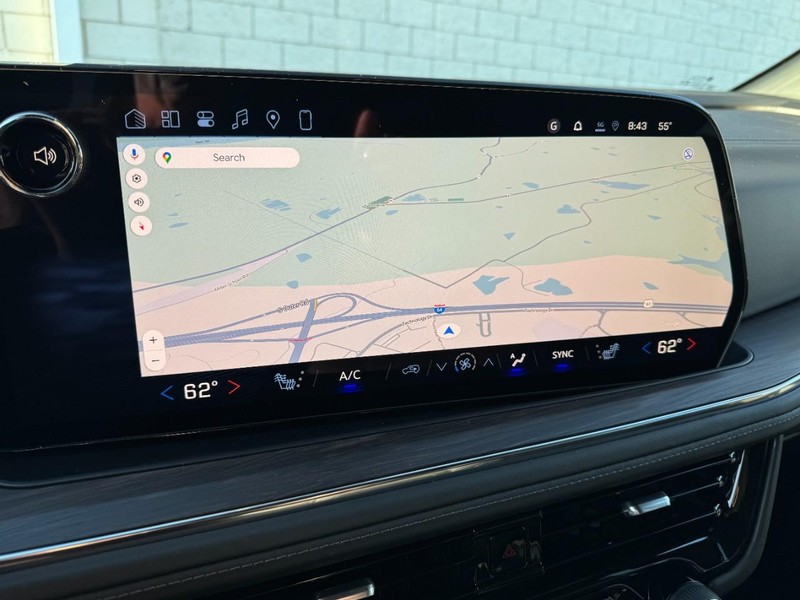 Chevrolet Suburban Vehicle Image 17