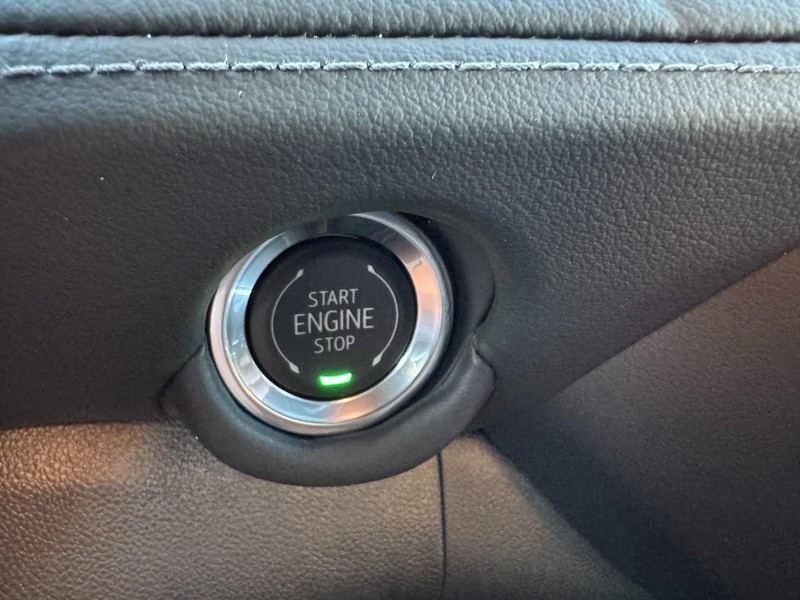 Chevrolet Suburban Vehicle Image 19