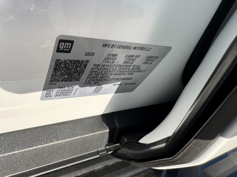 Chevrolet Suburban Vehicle Image 20