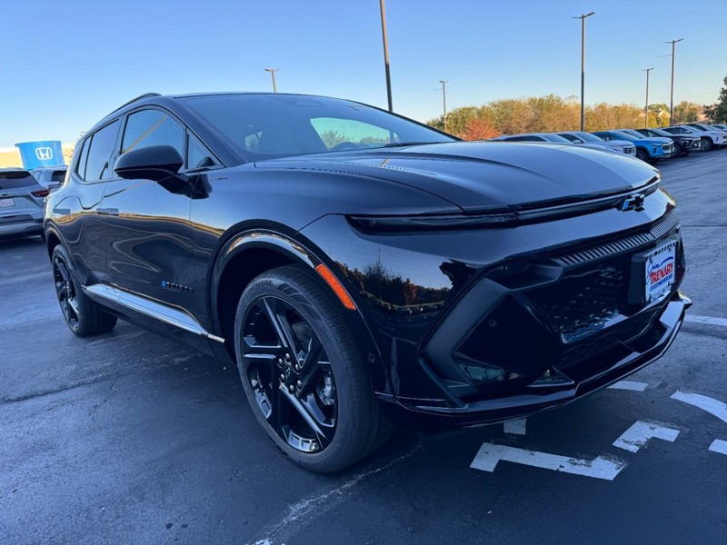 Chevrolet Equinox EV Vehicle Image 02