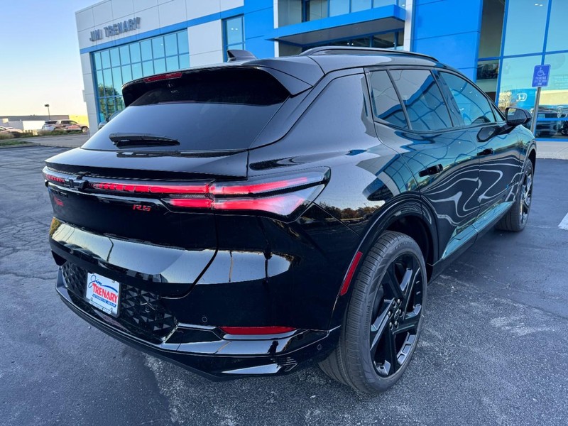 Chevrolet Equinox EV Vehicle Image 03