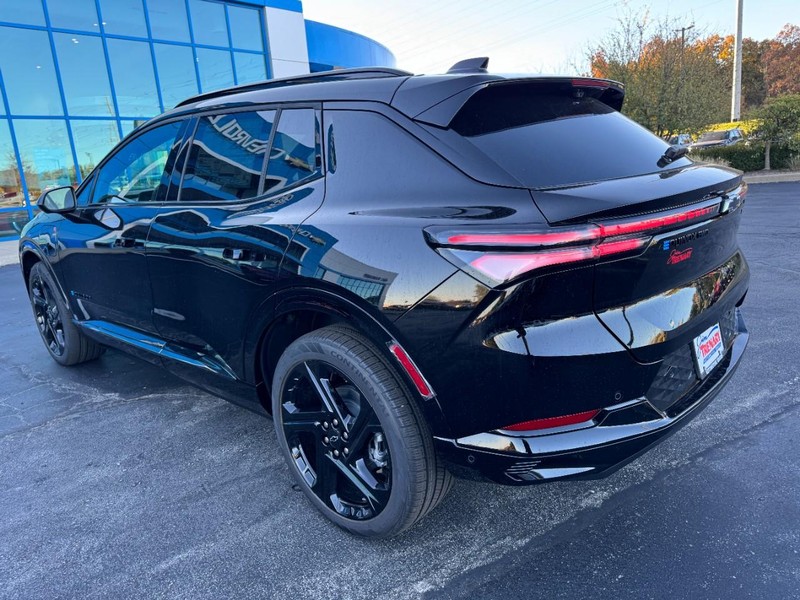 Chevrolet Equinox EV Vehicle Image 05