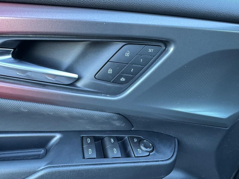 Chevrolet Equinox EV Vehicle Image 11