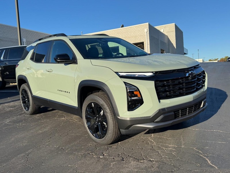 Chevrolet Equinox Vehicle Image 02