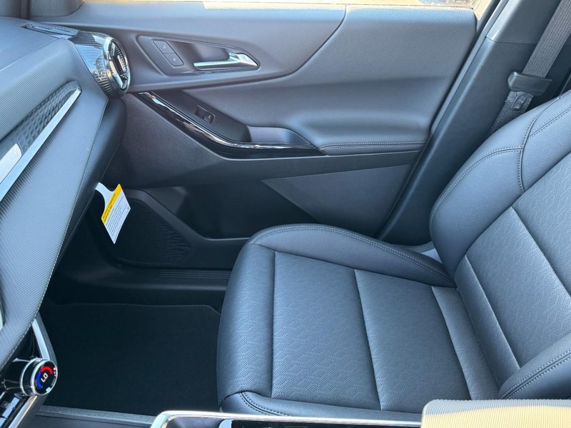 Chevrolet Equinox Vehicle Image 09