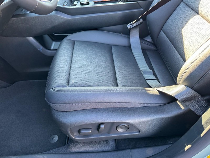 Chevrolet Equinox Vehicle Image 10