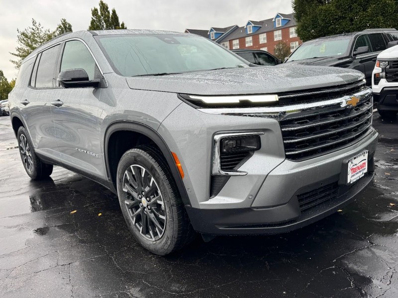 Chevrolet Traverse Vehicle Image 02