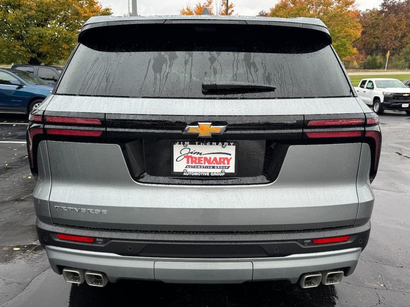 Chevrolet Traverse Vehicle Image 04