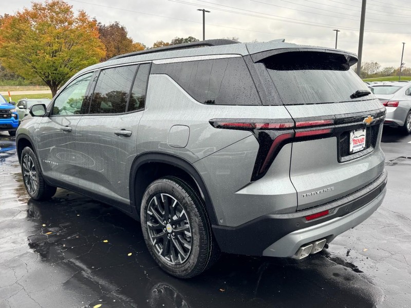 Chevrolet Traverse Vehicle Image 05