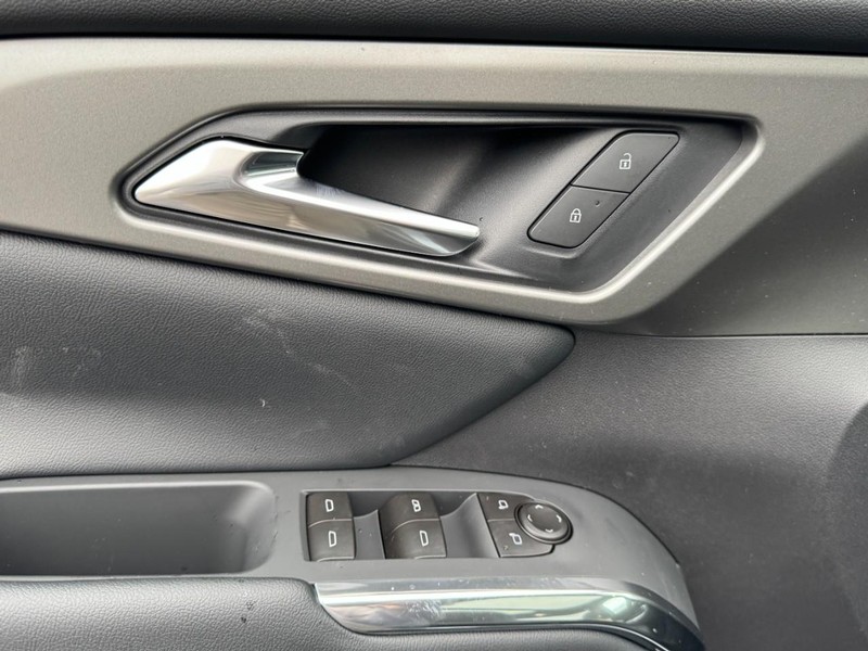 Chevrolet Traverse Vehicle Image 12