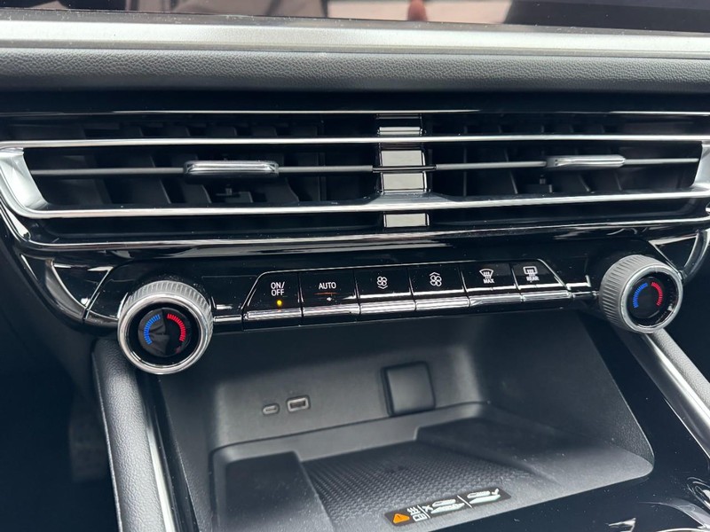 Chevrolet Traverse Vehicle Image 15