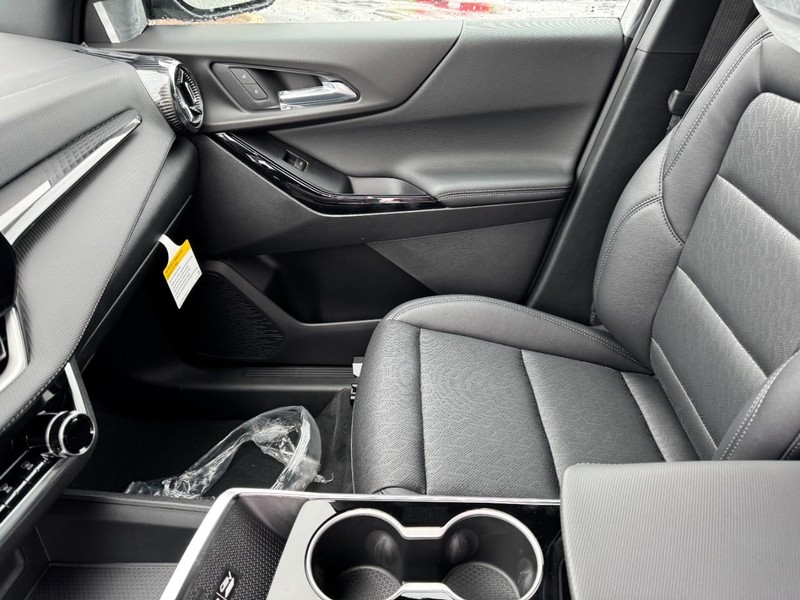 Chevrolet Equinox Vehicle Image 08