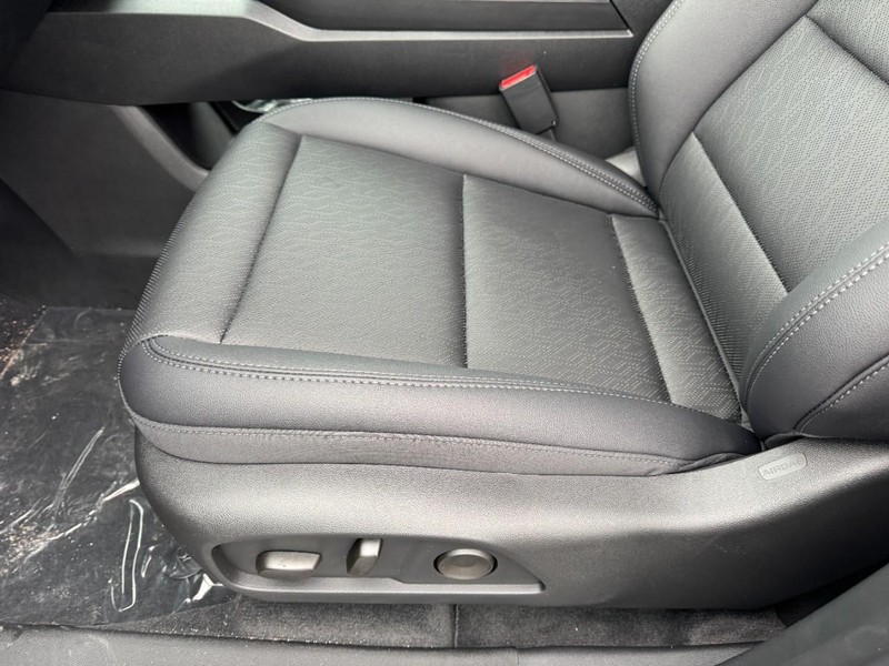 Chevrolet Equinox Vehicle Image 09