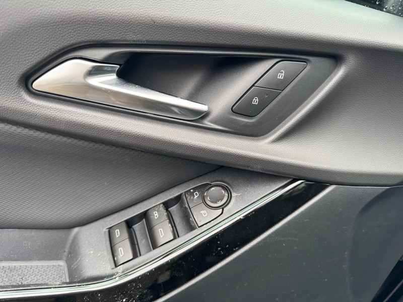 Chevrolet Equinox Vehicle Image 10