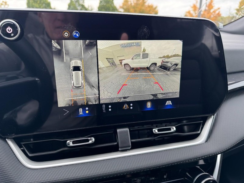 Chevrolet Equinox Vehicle Image 15