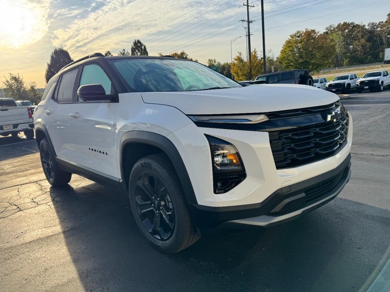 Chevrolet Equinox Vehicle Image 02