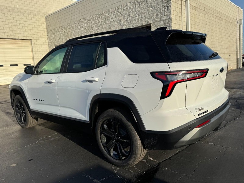 Chevrolet Equinox Vehicle Image 05