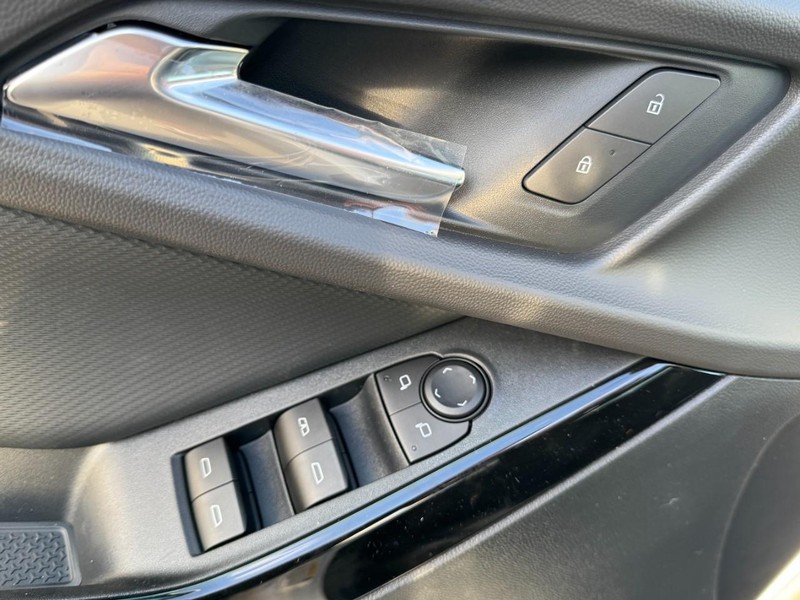 Chevrolet Equinox Vehicle Image 10