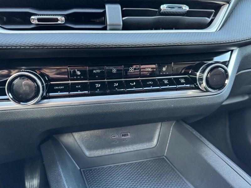 Chevrolet Equinox Vehicle Image 13