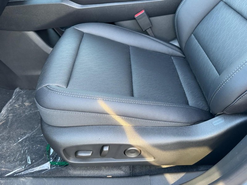 Chevrolet Equinox Vehicle Image 09