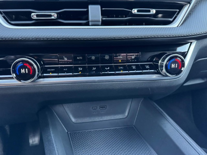 Chevrolet Equinox Vehicle Image 13