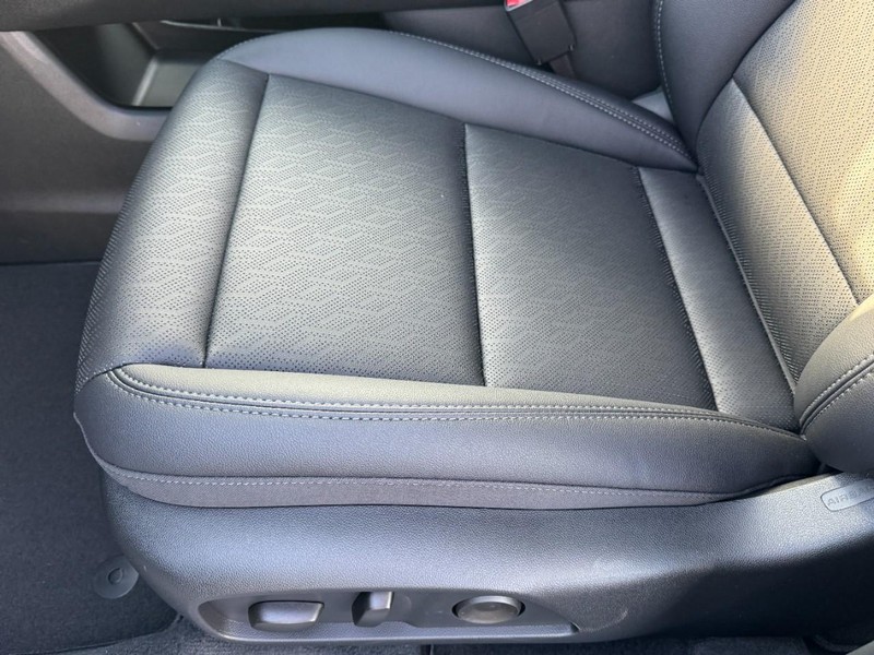 Chevrolet Equinox Vehicle Image 09