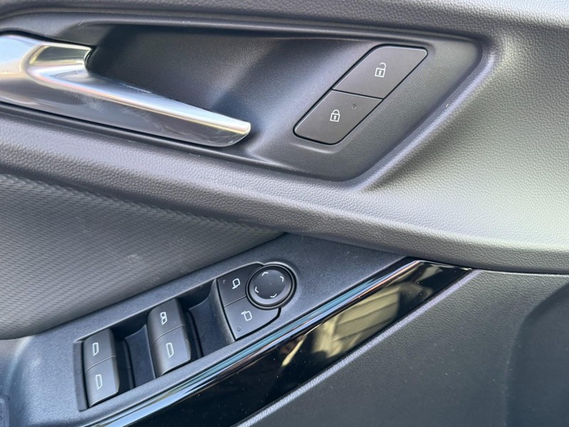 Chevrolet Equinox Vehicle Image 10