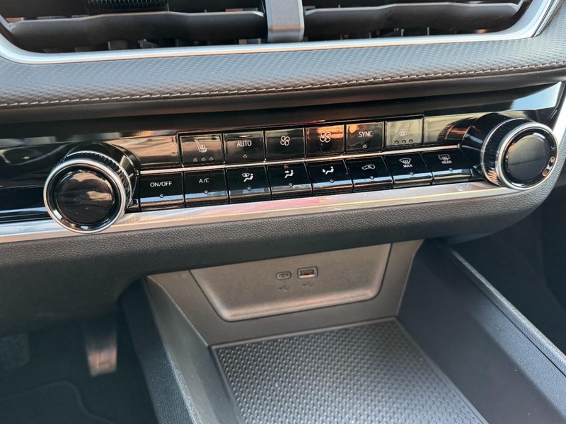 Chevrolet Equinox Vehicle Image 13