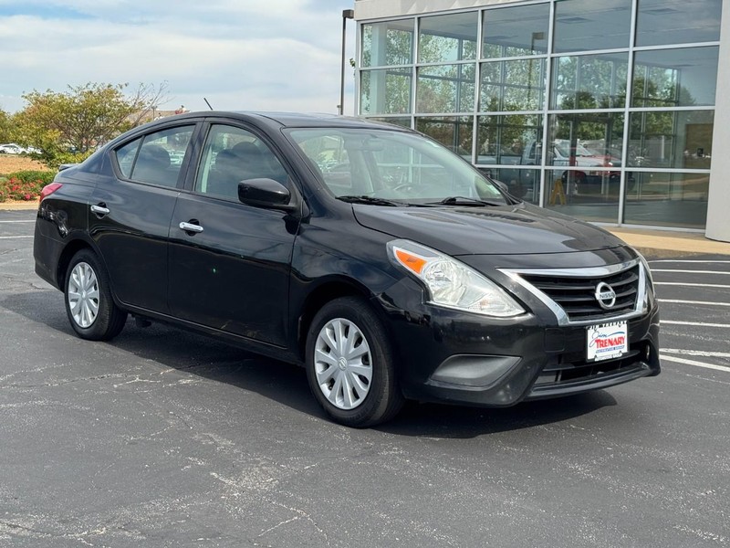Nissan Versa Sedan Vehicle Image 02