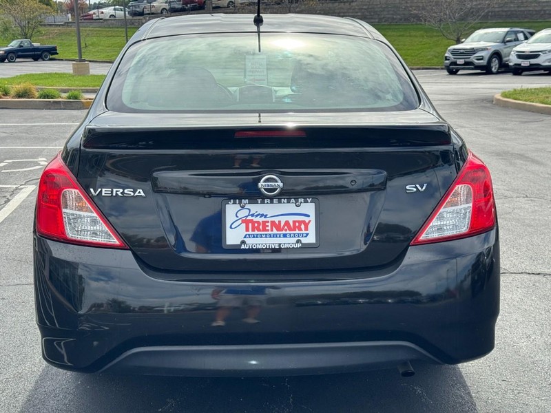 Nissan Versa Sedan Vehicle Image 04