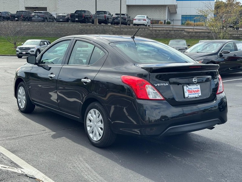 Nissan Versa Sedan Vehicle Image 05