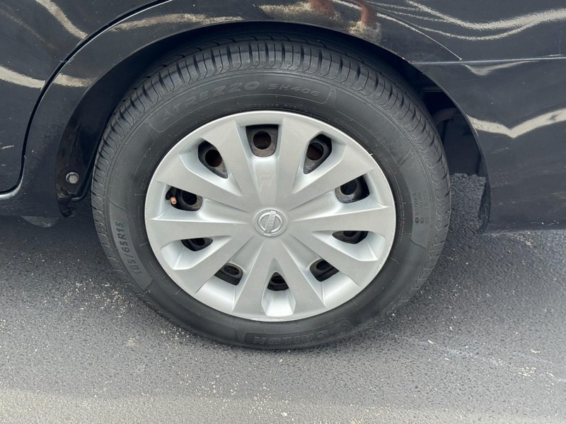 Nissan Versa Sedan Vehicle Image 06